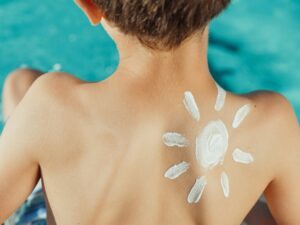 cuidados com crianças no calor